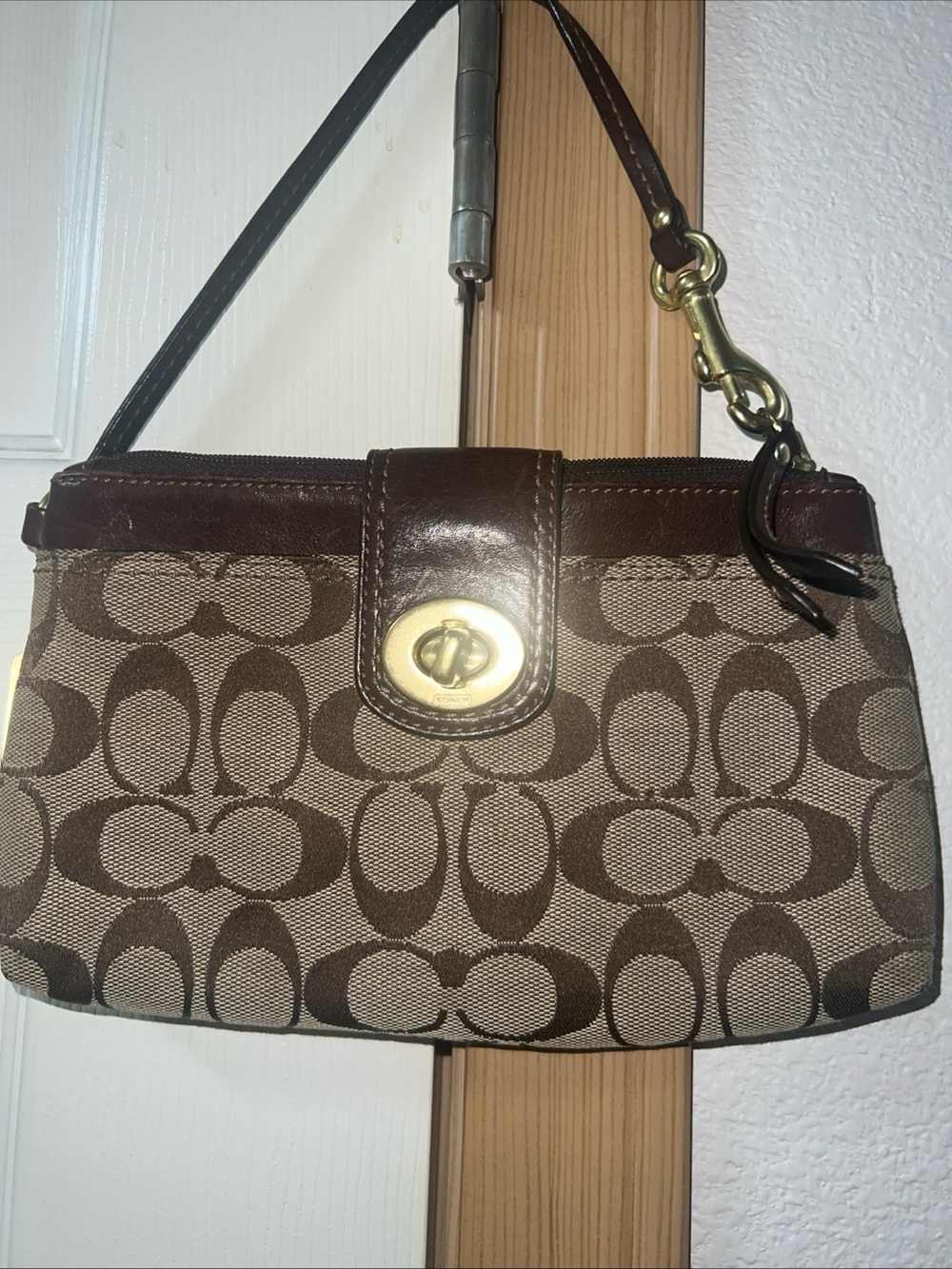Vintage coach turn lock Brown Signature Canvas leather Wristlet - Picture 1 of 11